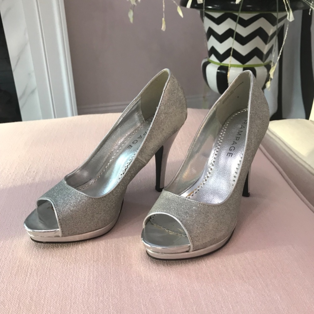 Silver Heel - Picture 6 of 7
